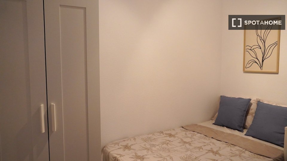 Double room Madrid, 6 beds — photo 40