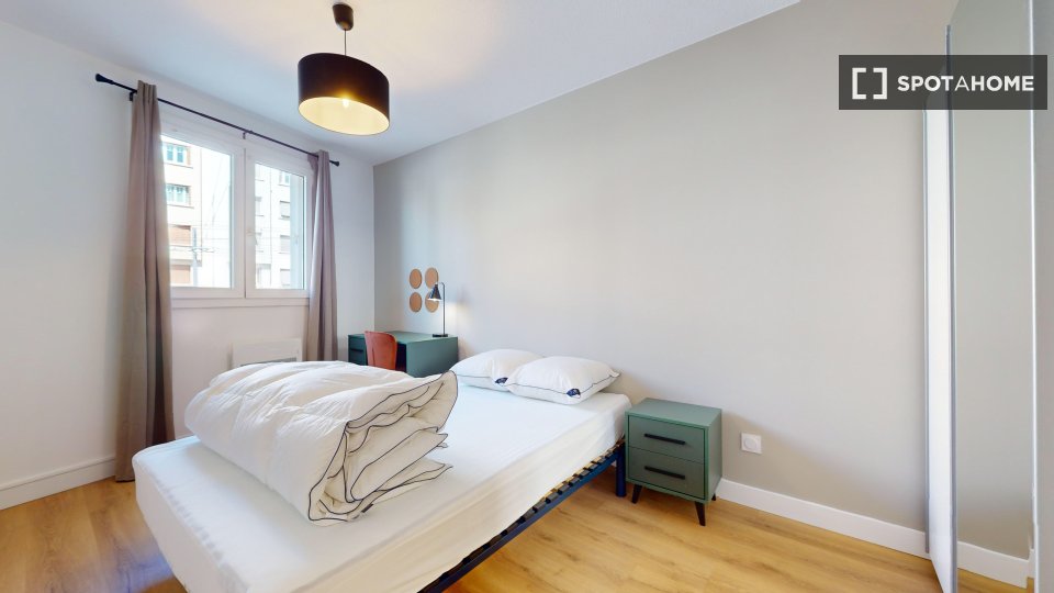 Double room Lyon, 3 beds — photo 1