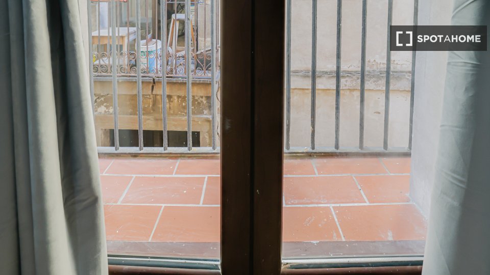 Double room Barcelona, 5 beds — photo 14