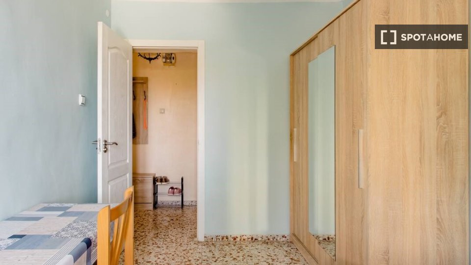 Double room Alicante, 3 beds — photo 4