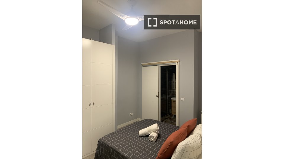 Double room Madrid, 2 beds — photo 11