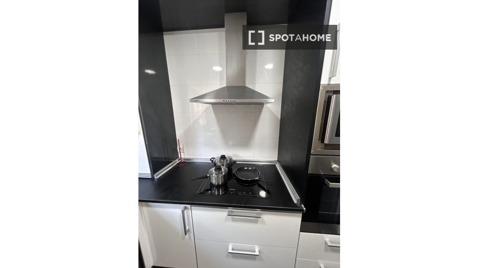 Double room Madrid, 5 beds, 85m² — photo 16