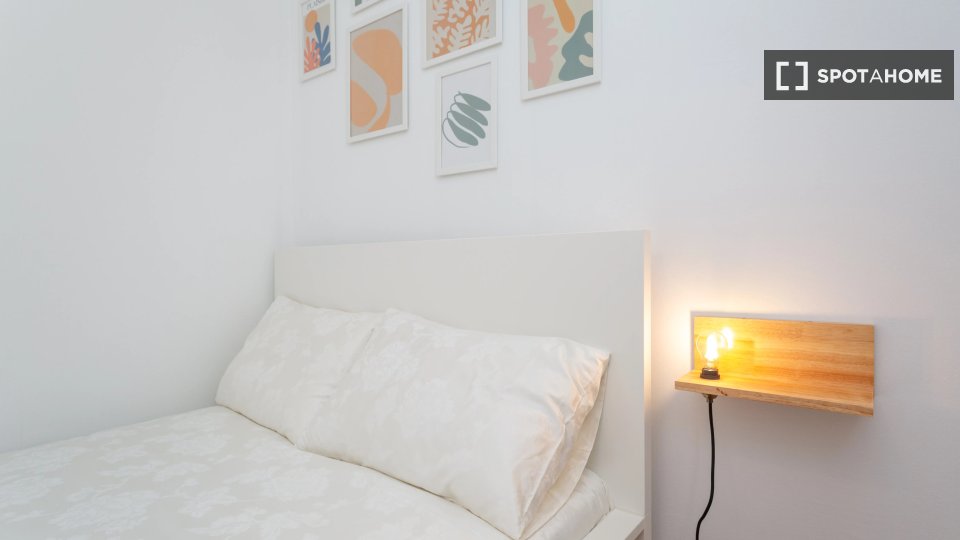 Double room Lisbon, 4 beds — photo 12