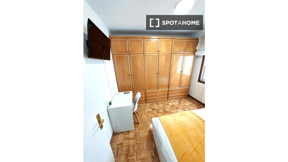 Double room Madrid, 4 beds, 100m² — photo 18