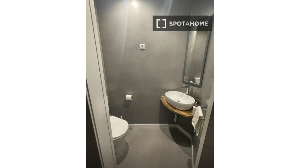 Appartamento con 1 camera da letto in affitto a El Poble Sec, Barcellona - a Barcellona