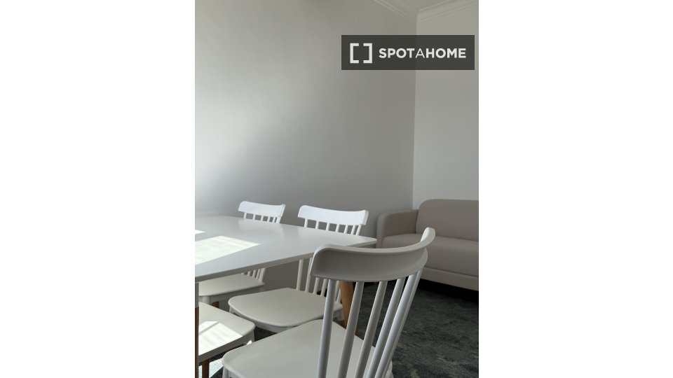 Double room Lisbon, 4 beds, 124m² — photo 8
