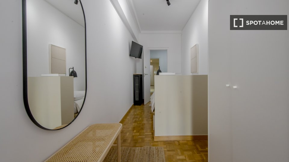 Double room Madrid, 8 beds — photo 9