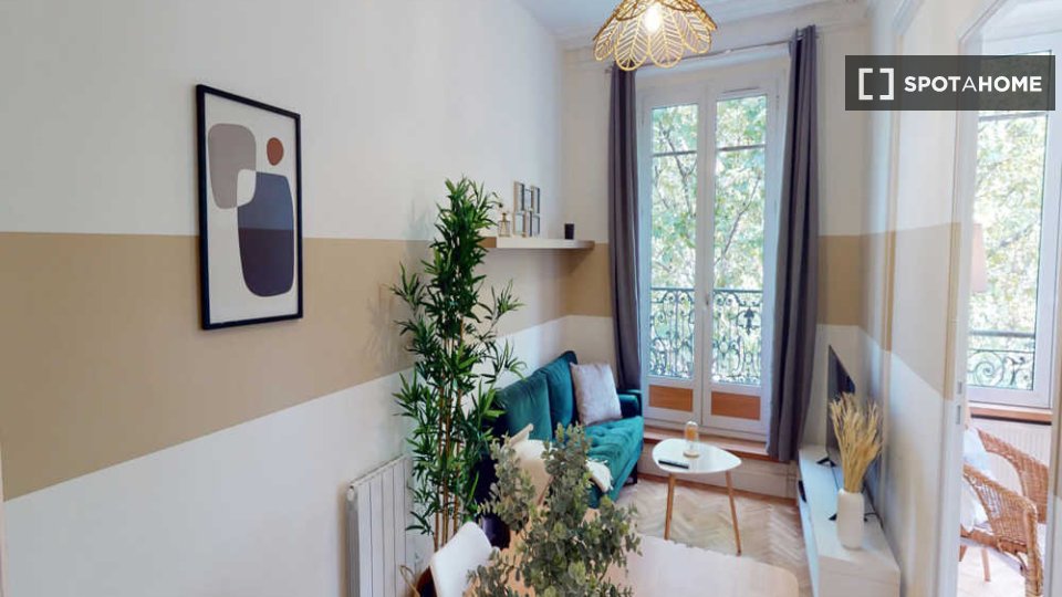 Double room Paris, 5 beds, 110m² — photo 1