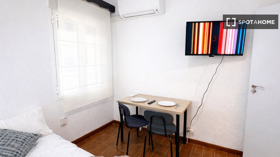 Double room Madrid, 4 beds, 75m² — photo 2