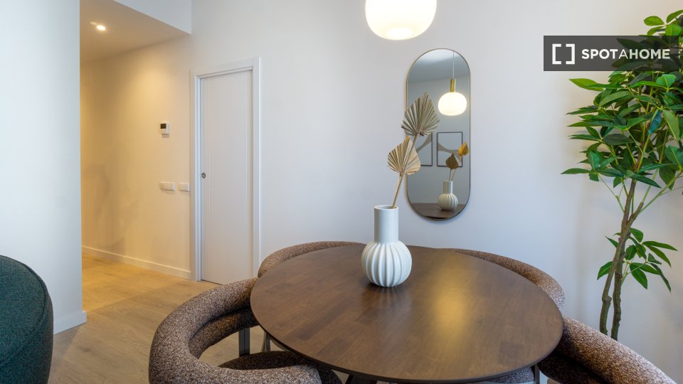 Apartment Barcelona, 4 beds, 110m² — photo 8