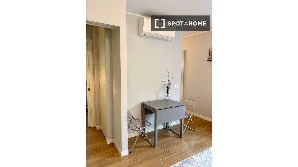 Apartment Milan, 1 bed, 40m² — photo 2