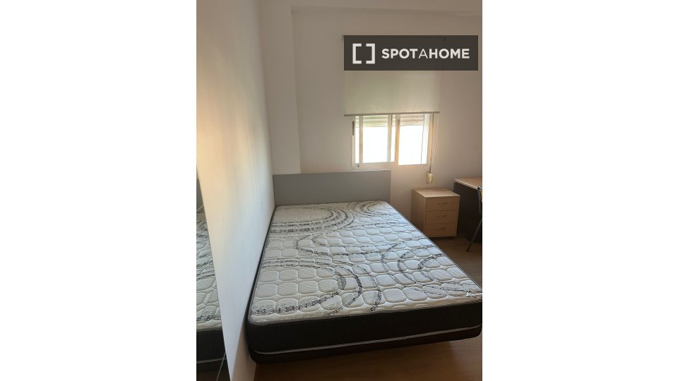 Double room Valencia, 5 beds, 160m² — photo 5