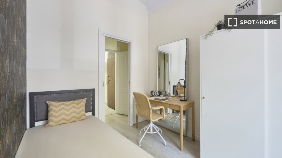 Double room Lisbon, 5 beds — photo 9