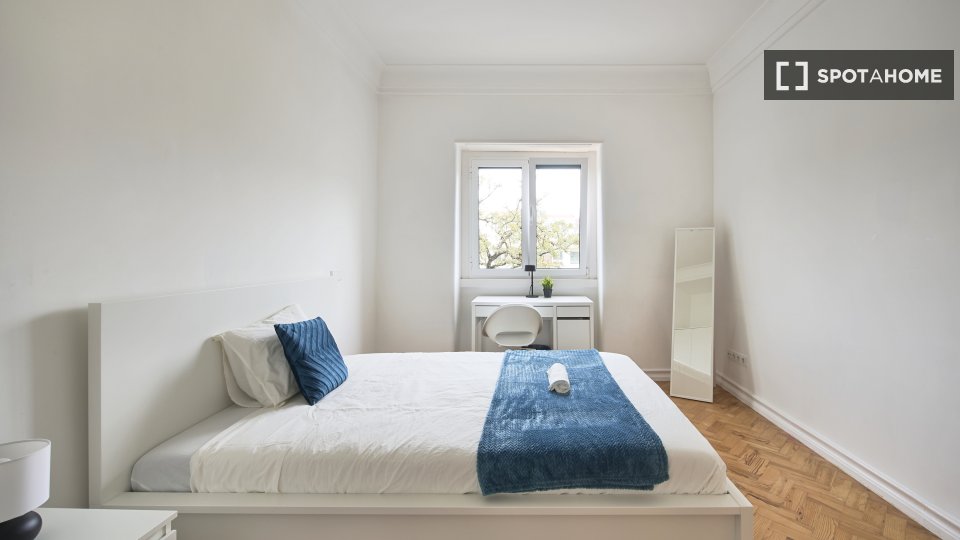 Double room Lisbon, 9 beds — photo 42