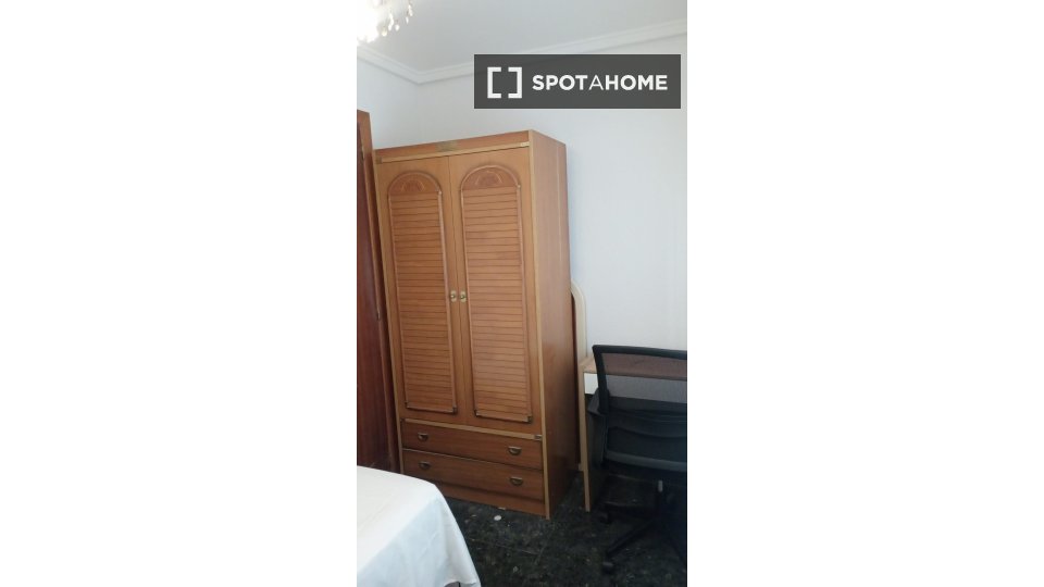 Double room Valencia, 5 beds, 110m² — photo 9