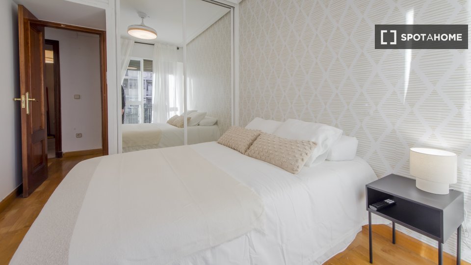 Double room Madrid, 5 beds, 145m² — photo 18