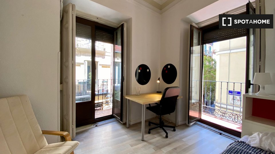 Double room Madrid, 7 beds, 120m² — photo 3