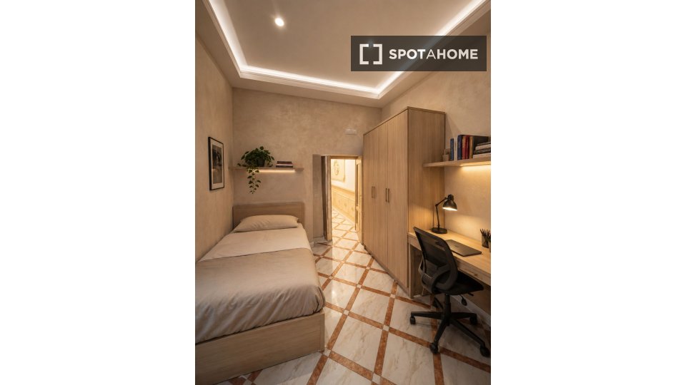 Appartamento con 5 camere da letto in affitto a San Lorenzo, Napoli - in Naples
