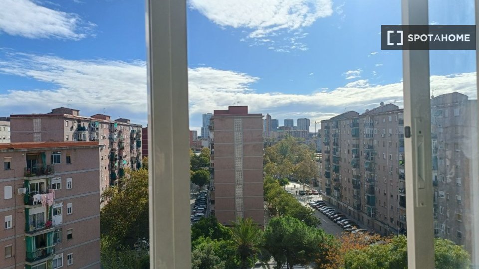 Double room Barcelona, 3 beds, 74m² — photo 3