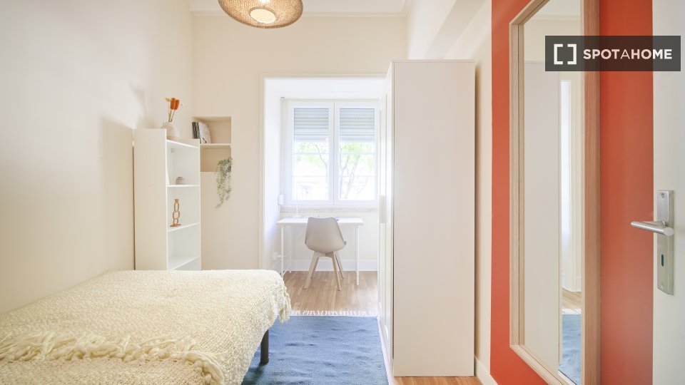 Double room Lisbon, 9 beds — photo 11