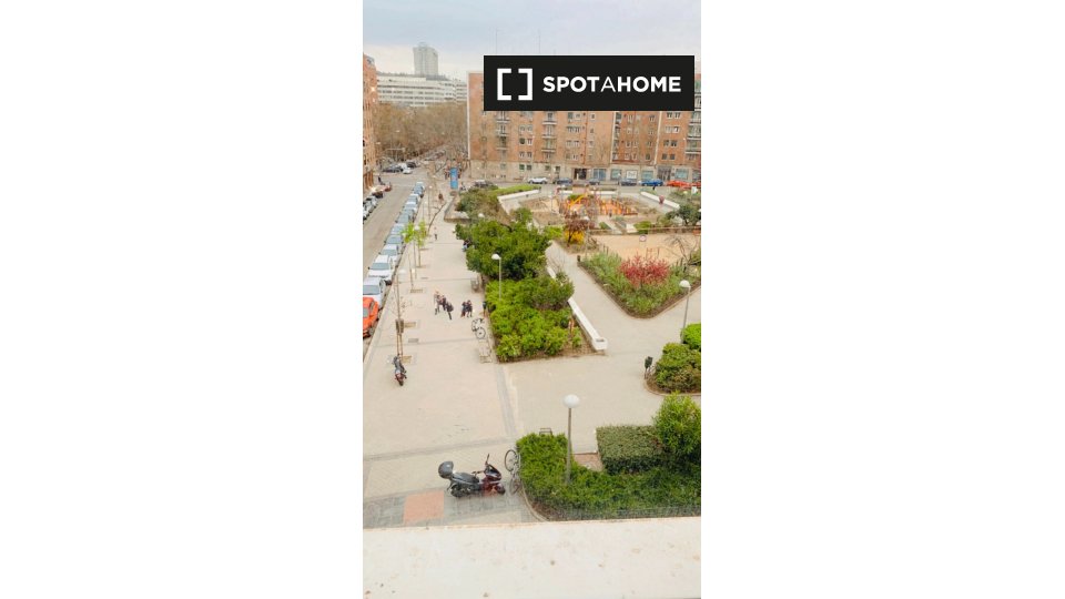 Double room Madrid, 4 beds, 120m² — photo 3