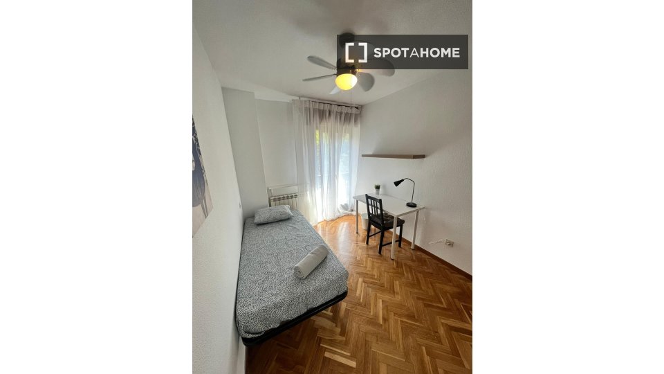 Double room Madrid, 5 beds — photo 9