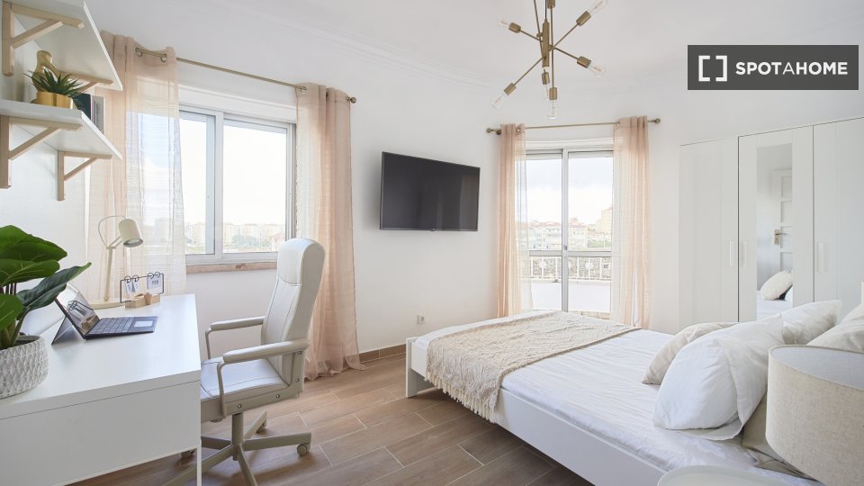 Double room Lisbon, 4 beds — photo 11