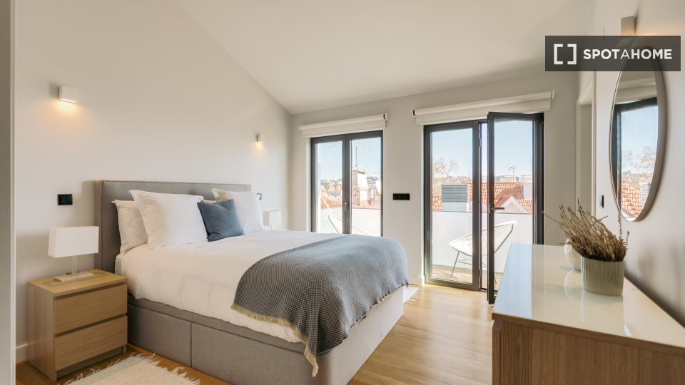 Apartment Lisbon, 2 beds, 123m² — photo 10