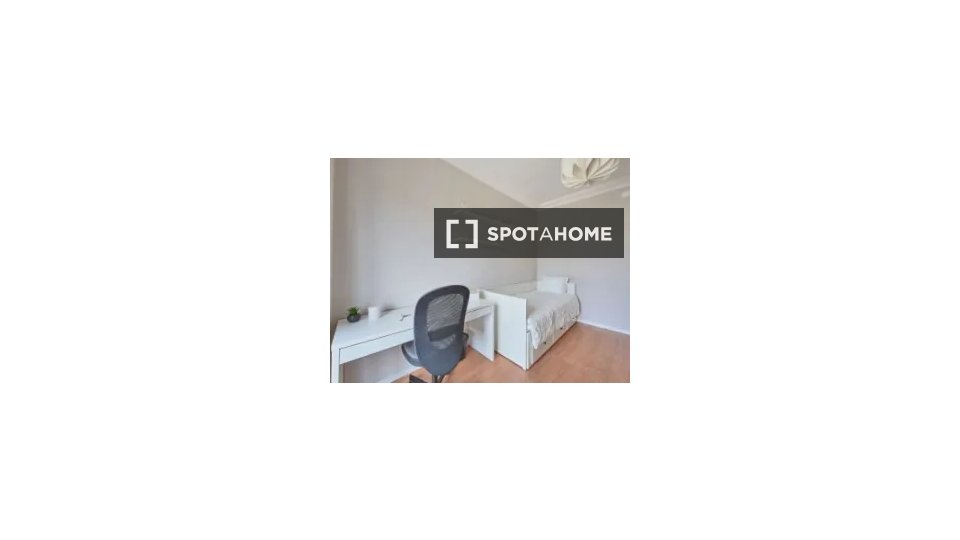 Double room Lisbon, 6 beds — photo 11