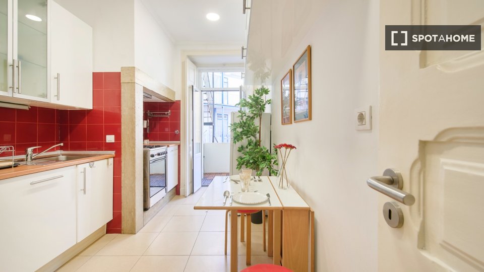 Double room Lisbon, 6 beds — photo 33