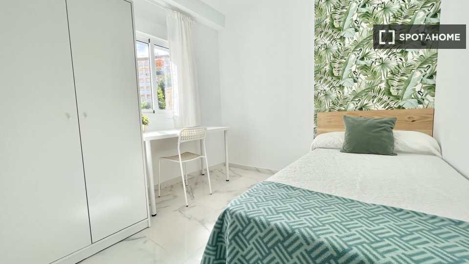 Habitación en piso compartido en La Palmilla, Sevilla.