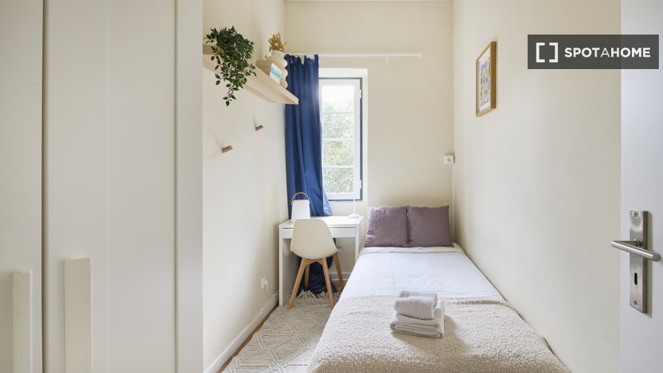Double room Lisbon, 12 beds — photo 40