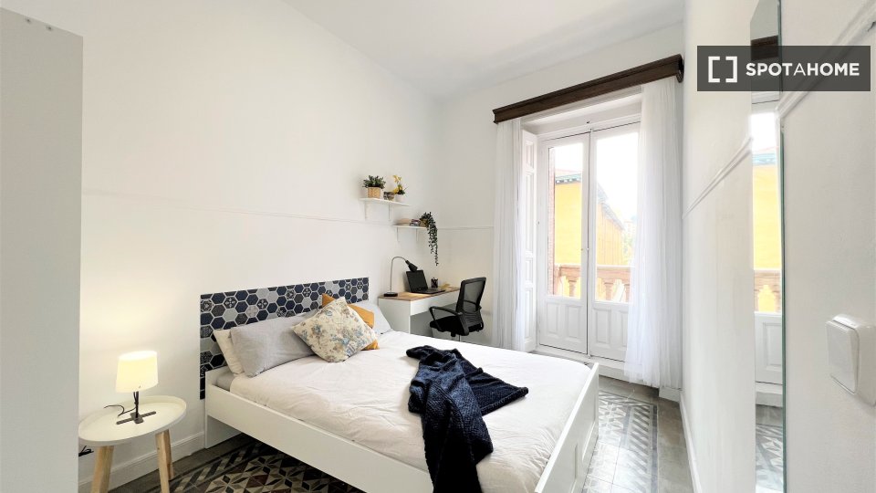 Double room Madrid, 6 beds, 100m² — photo 19