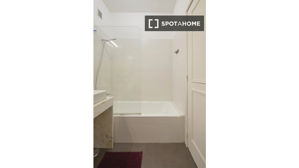 Double room Lisbon, 7 beds — photo 10
