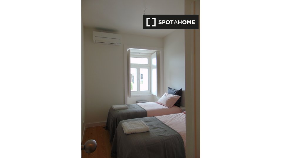 Apartment Lisbon, 2 beds, 100m² — photo 18