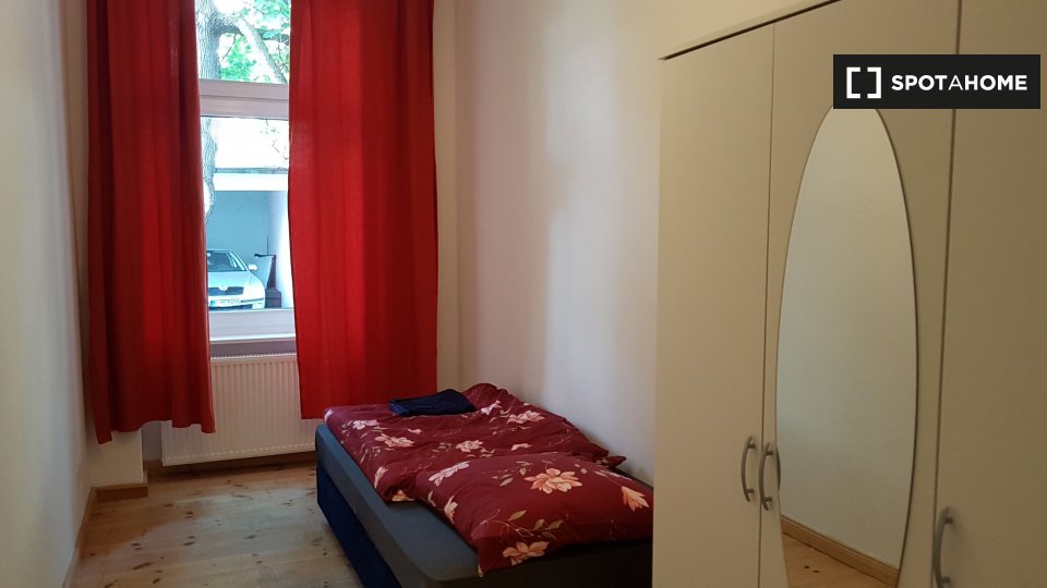 Double room Berlin, 5 beds, 100m² — photo 10