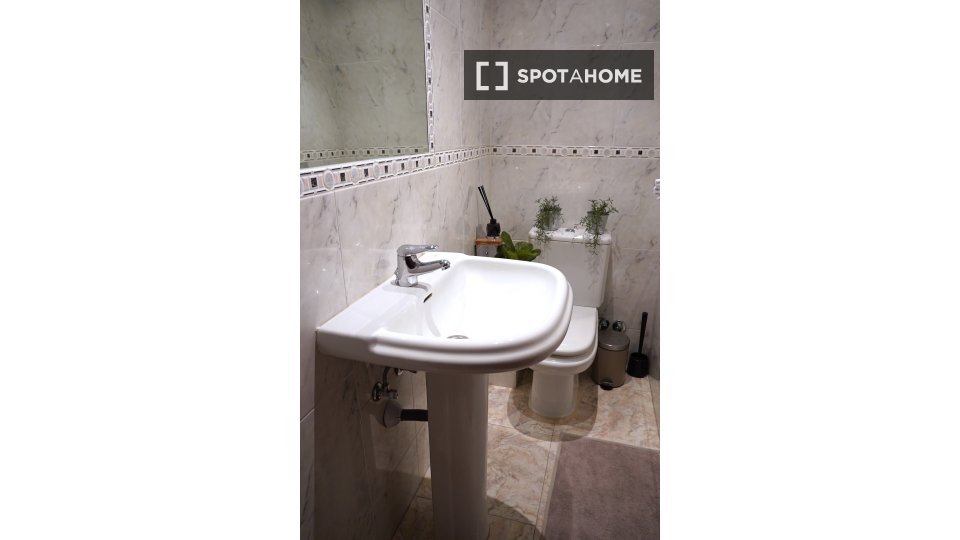 Double room Madrid, 4 beds — photo 19