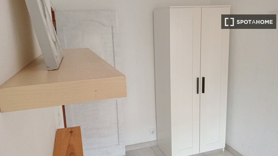 Double room Santa_Cruz_De_Tenerife, 3 beds, 75m² — photo 10