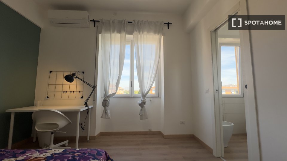 Double room Rome, 3 beds, 100m² — photo 30