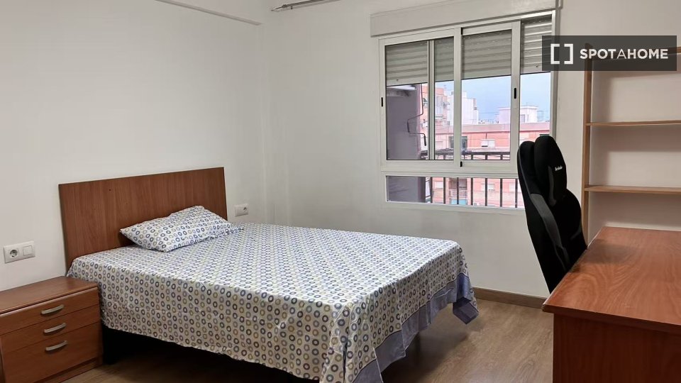 Double room Valencia, 4 beds, 110m² — photo 1