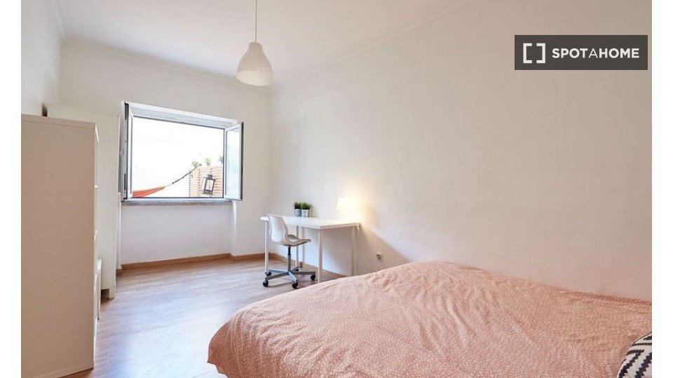 Double room Lisbon, 2 beds — photo 14