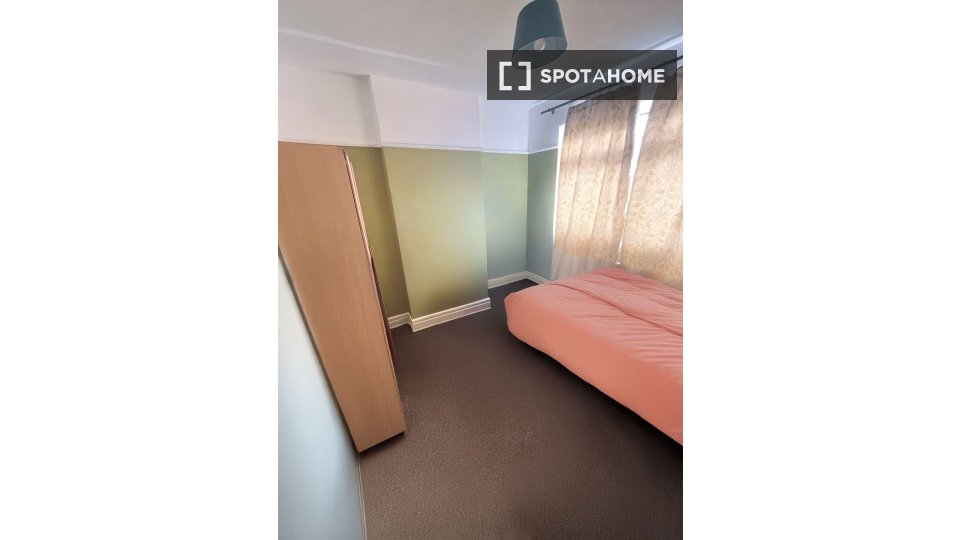 Double room London, 4 beds — photo 26
