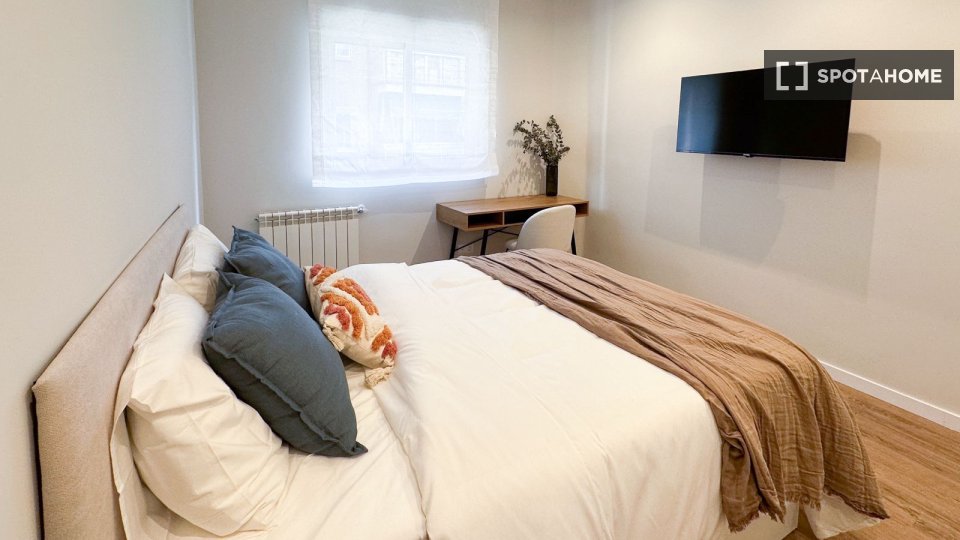 Double room Madrid, 5 beds, 100m² — photo 4