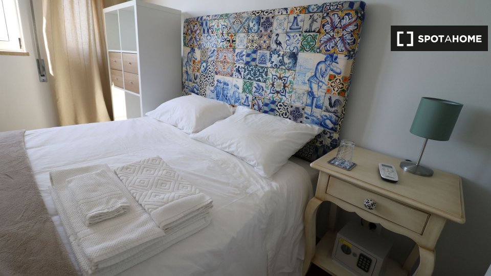 Double room Lisbon, 3 beds, 69m² — photo 4