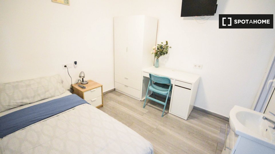 Double room Valencia, 4 beds, 100m² — photo 2