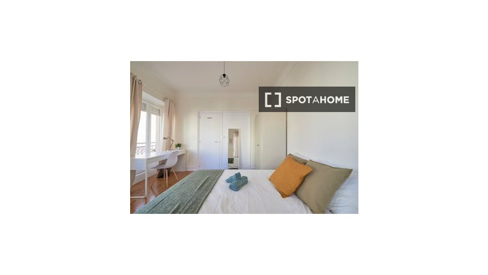 Double room Lisbon, 5 beds — photo 14