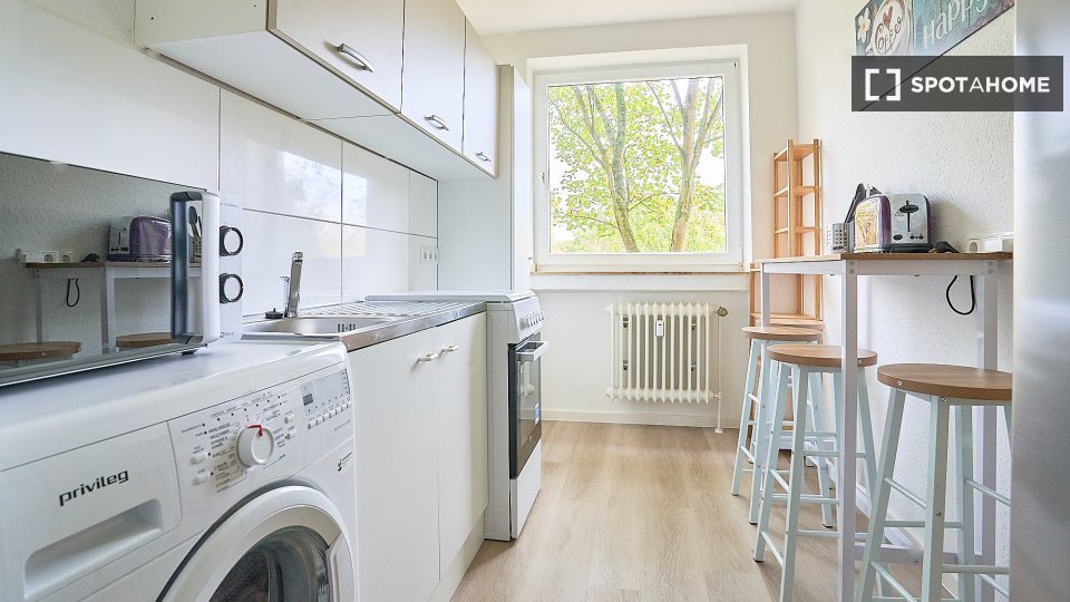 Double room Dusseldorf, 3 beds, 61m² — photo 1