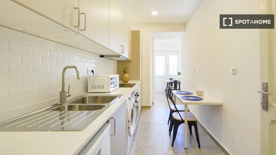 Double room Lisbon, 6 beds — photo 10