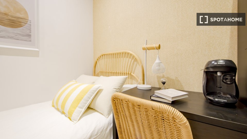 Double room Madrid, 13 beds, 266m² — photo 2