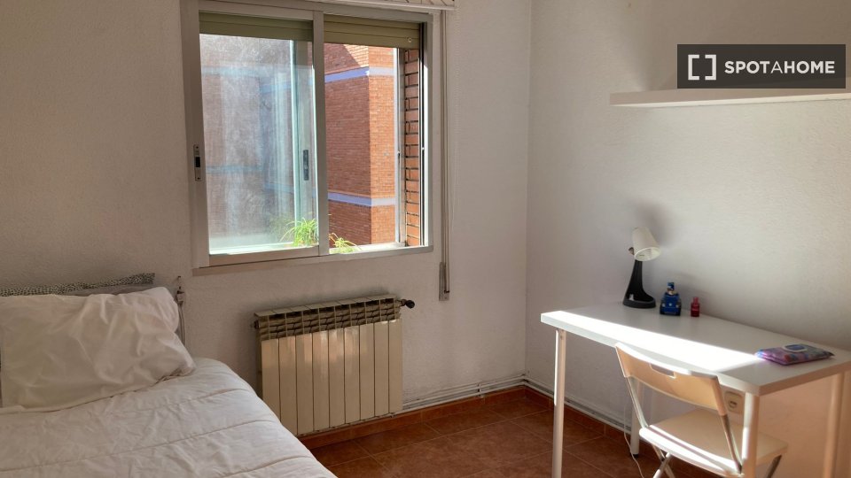 Double room Madrid, 4 beds — photo 15